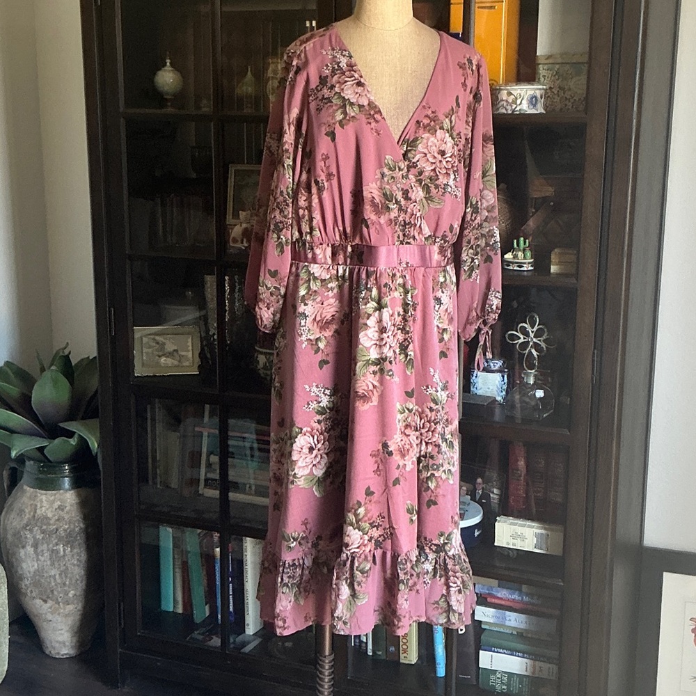 Torrid, Chic Floral Long Sleeve Boho Dress in Mauve Size 2x